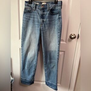Universal thread women’s vintage straight jeans.